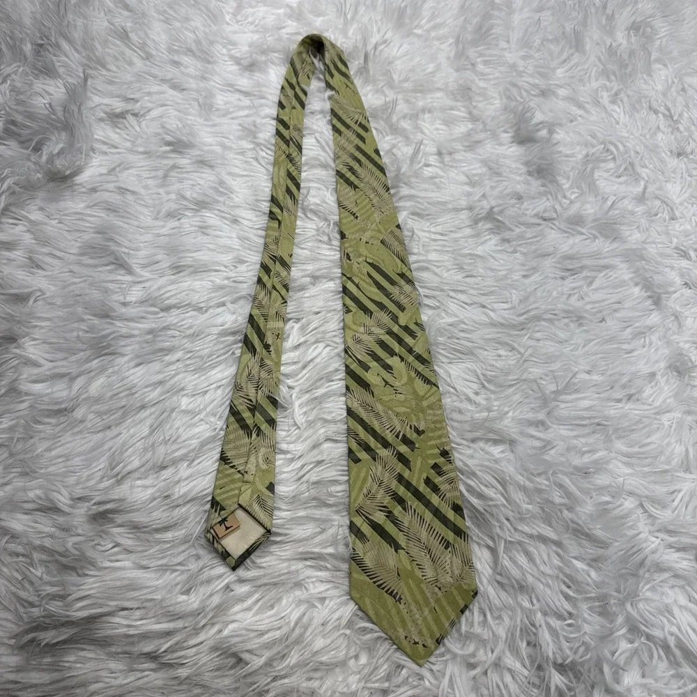 Tommy Bahama Men Floral Necktie Palm Tree Tropical Hand Made 100% Silk Tie Green